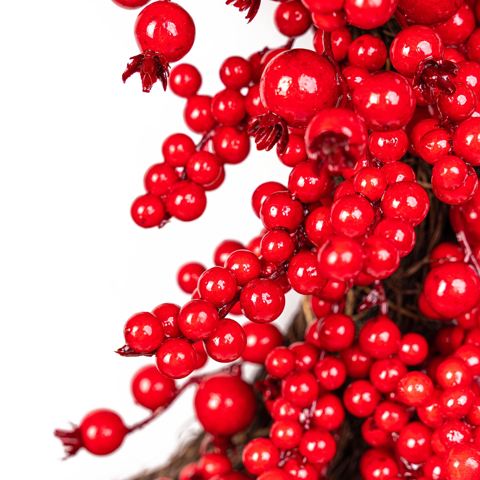 22" WATERPROOF GOOSE & CLUSTER BERRY WREATH