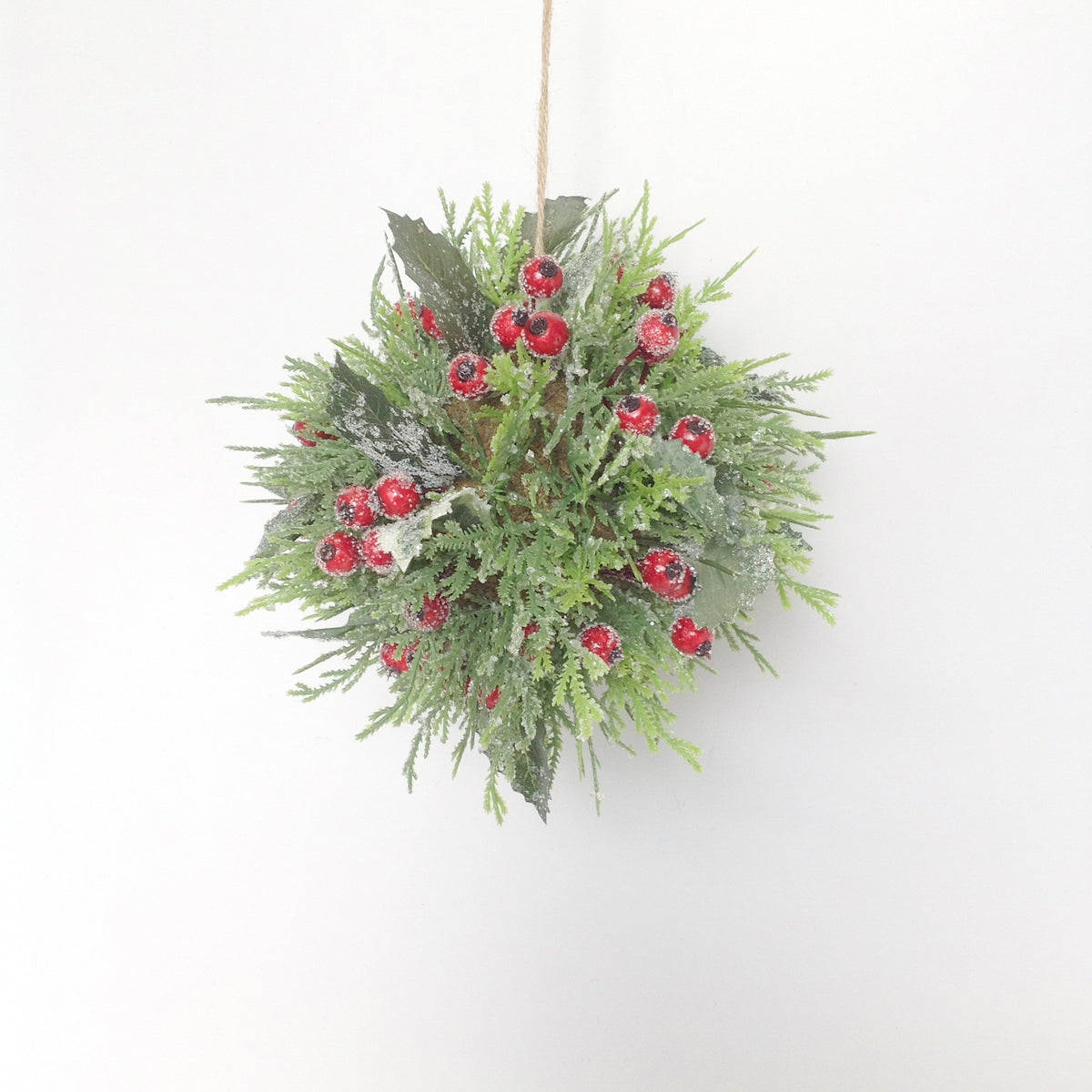 8" PINE BRY KISSING BALL ORN