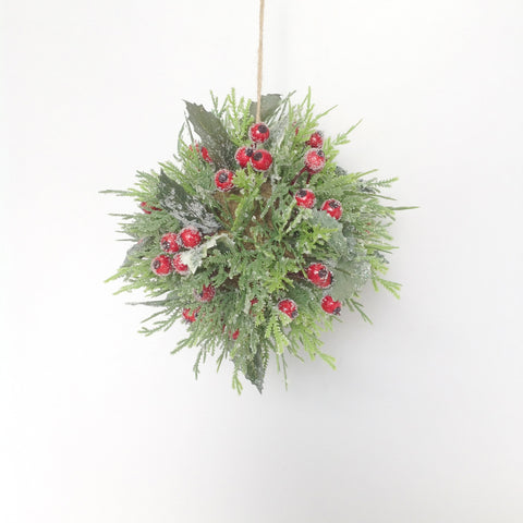 8" PINE BRY KISSING BALL ORN